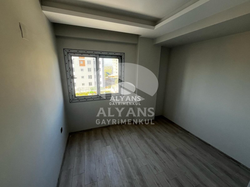 ALYANS'TAN CEPHELERİ AÇIK, BAĞIMSIZ MUTFAK, SIFIR CAZİP DAİRE !!