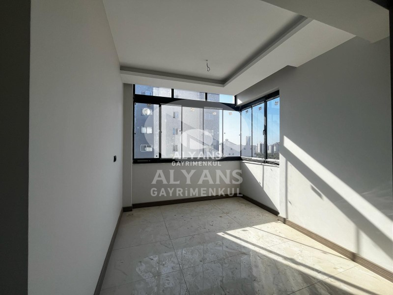 ALYANS'TAN CEPHELERİ AÇIK, BAĞIMSIZ MUTFAK, SIFIR CAZİP DAİRE !!