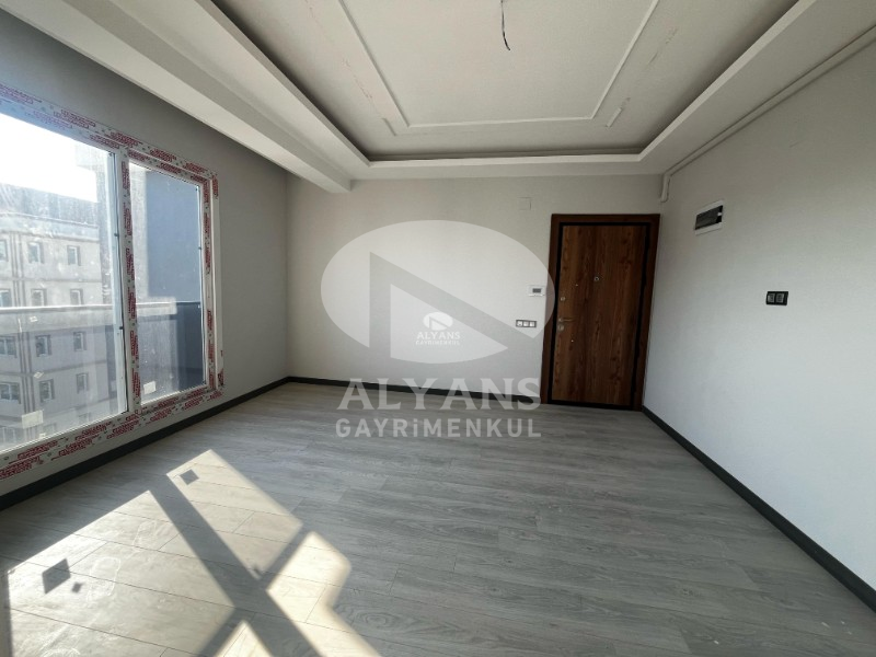 ALYANS'TAN MERKEZİ KONUMDA SIFIR SİTE'DE LÜKS SOSYAL ALANLI 2+1