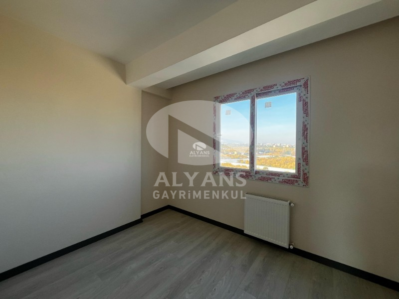 ALYANS'TAN MERKEZİ KONUMDA SIFIR SİTE'DE LÜKS SOSYAL ALANLI 2+1