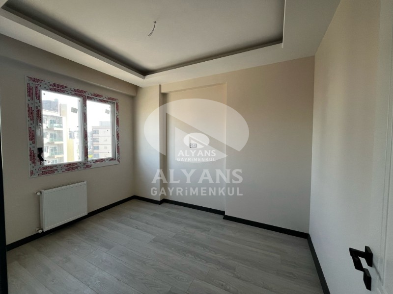 ALYANS'TAN MERKEZİ KONUMDA SIFIR SİTE'DE LÜKS SOSYAL ALANLI 2+1