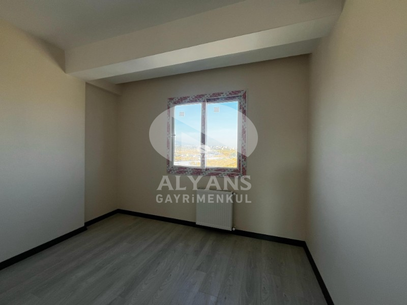 ALYANS'TAN MERKEZİ KONUMDA SIFIR SİTE'DE LÜKS SOSYAL ALANLI 2+1