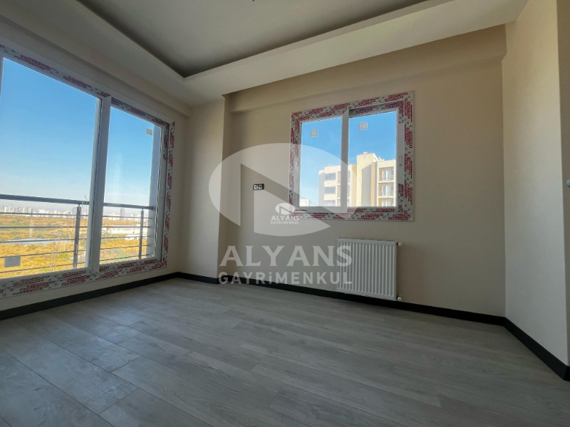 ALYANS'TAN MERKEZİ KONUMDA SIFIR SİTE'DE LÜKS SOSYAL ALANLI 2+1