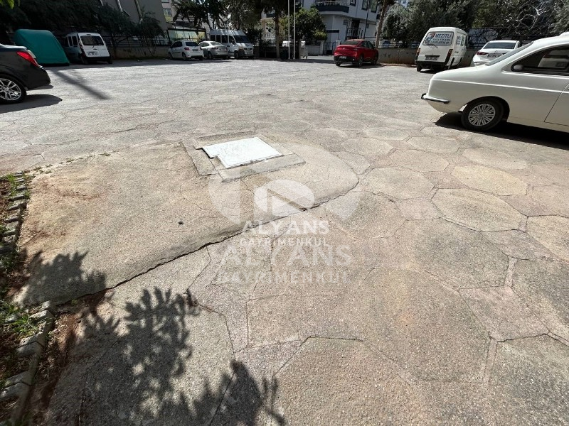 ALYANS'TAN MERKEZİ KONUMDA MASRAFSIZ CEPHELERİ AÇIK GENİŞ M2 3+1