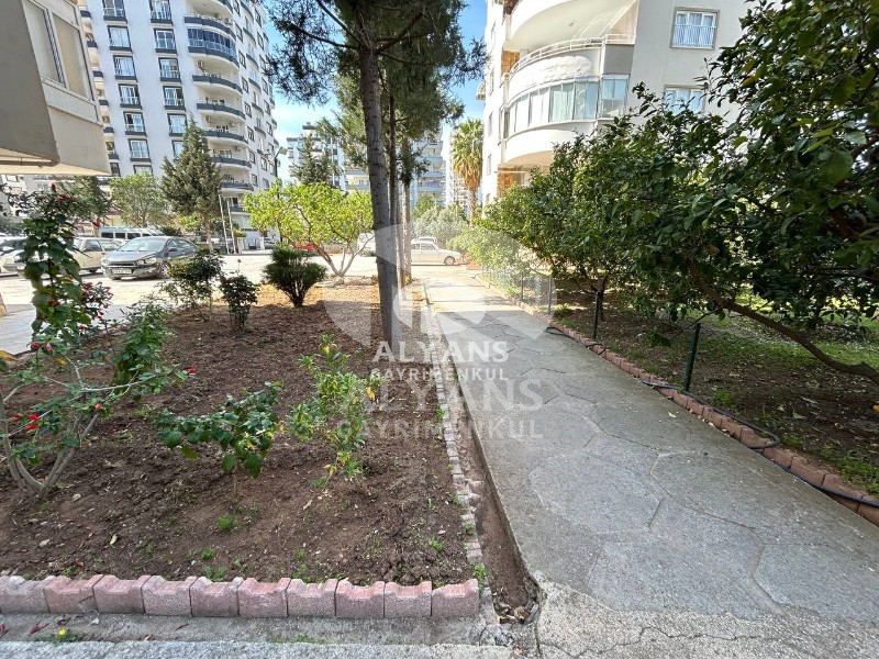 ALYANS'TAN MERKEZİ KONUMDA MASRAFSIZ CEPHELERİ AÇIK GENİŞ M2 3+1