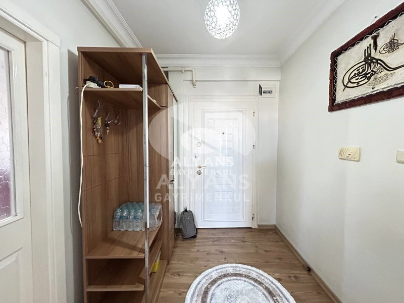 ALYANS'TAN MERKEZİ KONUMDA MASRAFSIZ CEPHELERİ AÇIK GENİŞ M2 3+1