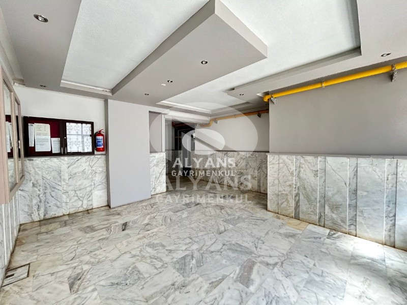 ALYANS'TAN MERKEZİ KONUMDA MASRAFSIZ CEPHELERİ AÇIK GENİŞ M2 3+1