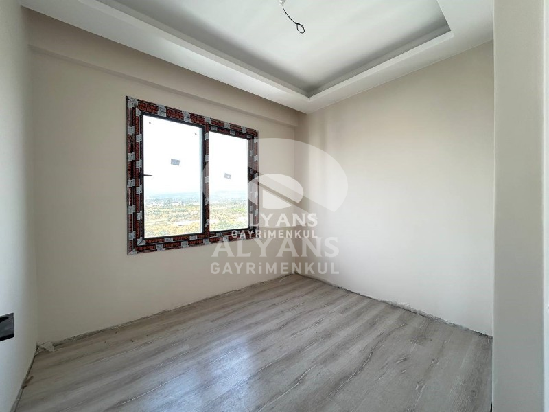 ALYANS'TAN LÜKS SİTE İÇİ KUSURSUZ İŞÇİLİKLİ SIFIR GENİŞ 2+1