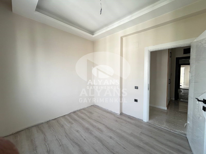 ALYANS'TAN LÜKS SİTE İÇİ KUSURSUZ İŞÇİLİKLİ SIFIR GENİŞ 2+1