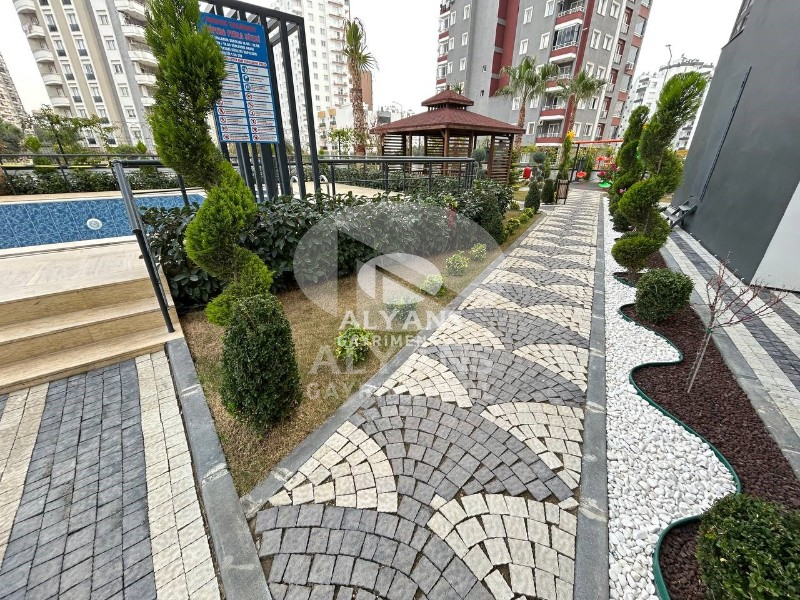 ALYANS'TAN ELİT SİTEDE DENİZE YAKIN SOSYAL ALANLI KİRALIK 1+1
