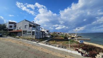 Antre Emlak'tan Satılık Çeşme Dalyan'da Denize Sıfır Tripleks 4+1 Villa