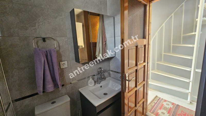 Antre Emlak'tan Satılık Çeşme Dalyan'da Denize Sıfır Tripleks 4+1 Villa