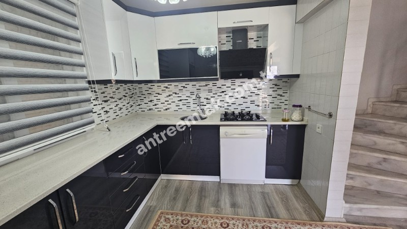 Antre Emlak'tan Satılık Çeşme Dalyan'da Denize Sıfır Tripleks 4+1 Villa