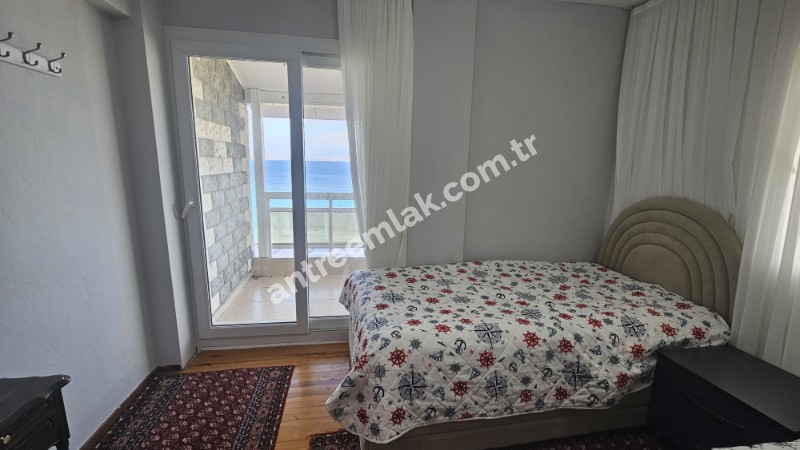 Antre Emlak'tan Satılık Çeşme Dalyan'da Denize Sıfır Tripleks 4+1 Villa