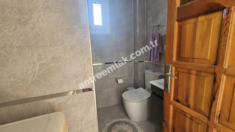 Antre Emlak'tan Satılık Çeşme Dalyan'da Denize Sıfır Tripleks 4+1 Villa