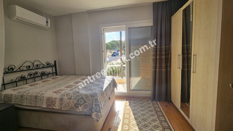 Antre Emlak'tan Satılık Çeşme Dalyan'da Denize Sıfır Tripleks 4+1 Villa