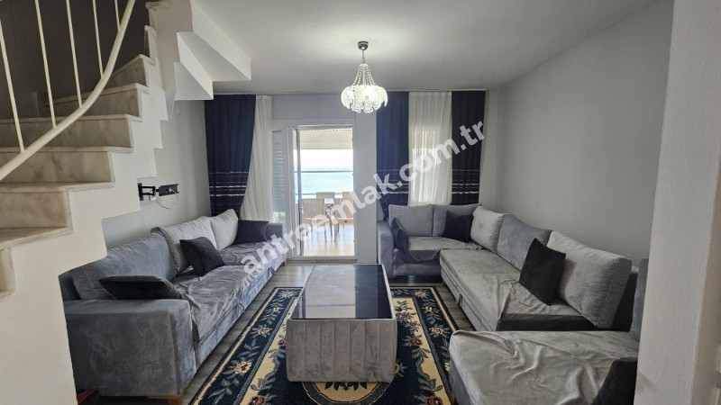 Antre Emlak'tan Satılık Çeşme Dalyan'da Denize Sıfır Tripleks 4+1 Villa