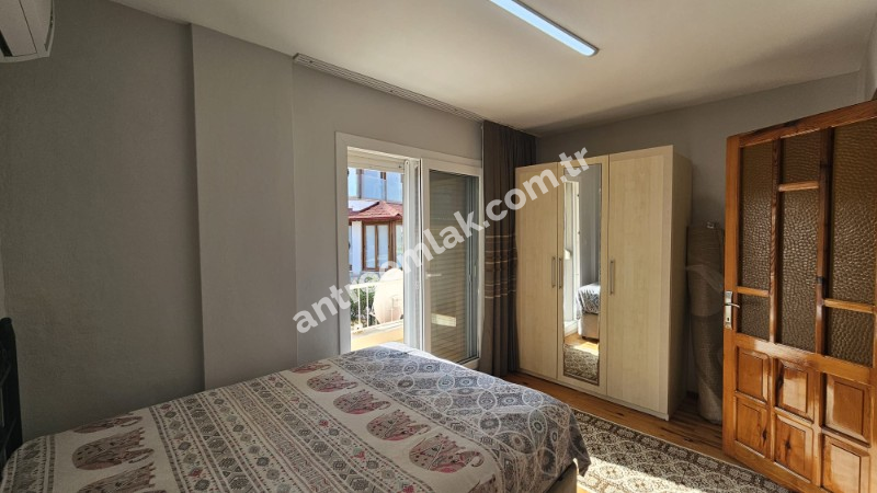 Antre Emlak'tan Satılık Çeşme Dalyan'da Denize Sıfır Tripleks 4+1 Villa