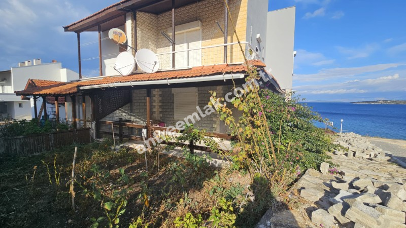 Antre Emlak'tan Satılık Çeşme Dalyan'da Denize Sıfır Tripleks 4+1 Villa