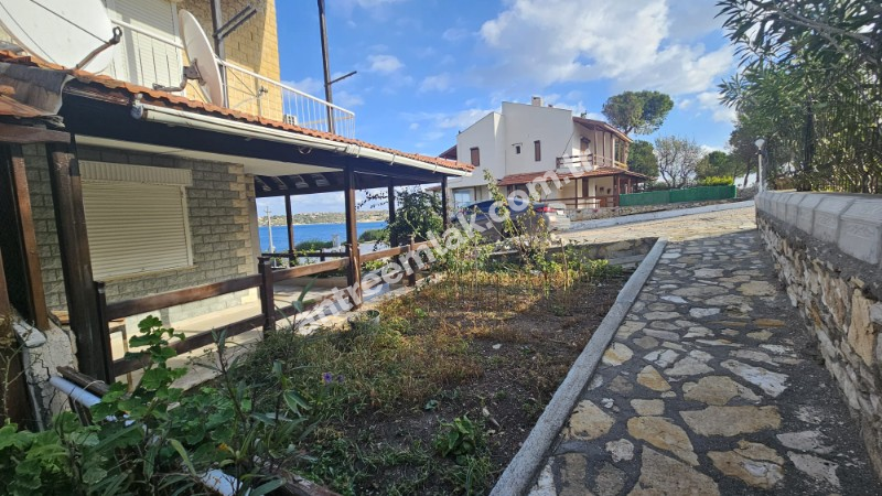 Antre Emlak'tan Satılık Çeşme Dalyan'da Denize Sıfır Tripleks 4+1 Villa