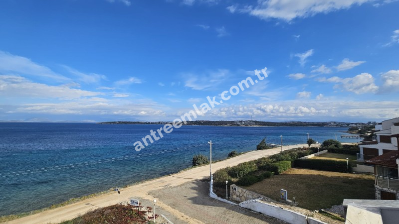 Antre Emlak'tan Satılık Çeşme Dalyan'da Denize Sıfır Tripleks 4+1 Villa