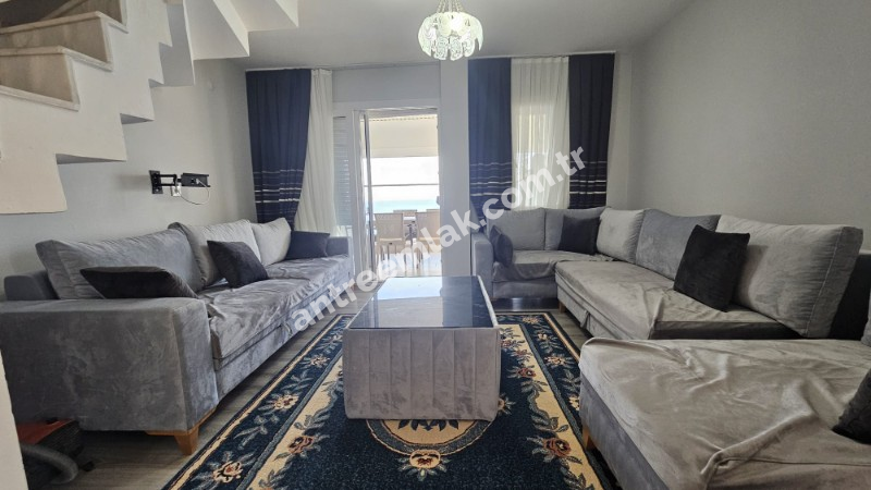 Antre Emlak'tan Satılık Çeşme Dalyan'da Denize Sıfır Tripleks 4+1 Villa
