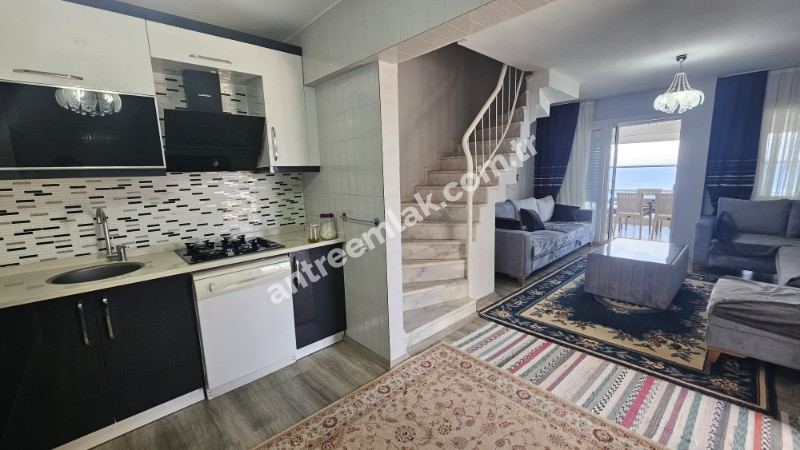 Antre Emlak'tan Satılık Çeşme Dalyan'da Denize Sıfır Tripleks 4+1 Villa