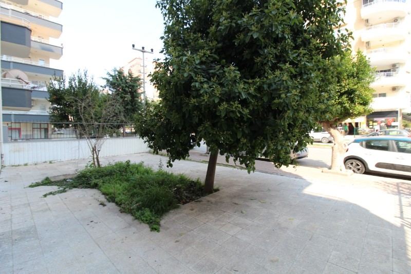 ASLAN'DAN CEVAT KUTLU CADDESİ ÜZERİ SATILIK 100 M2 DÜKKAN