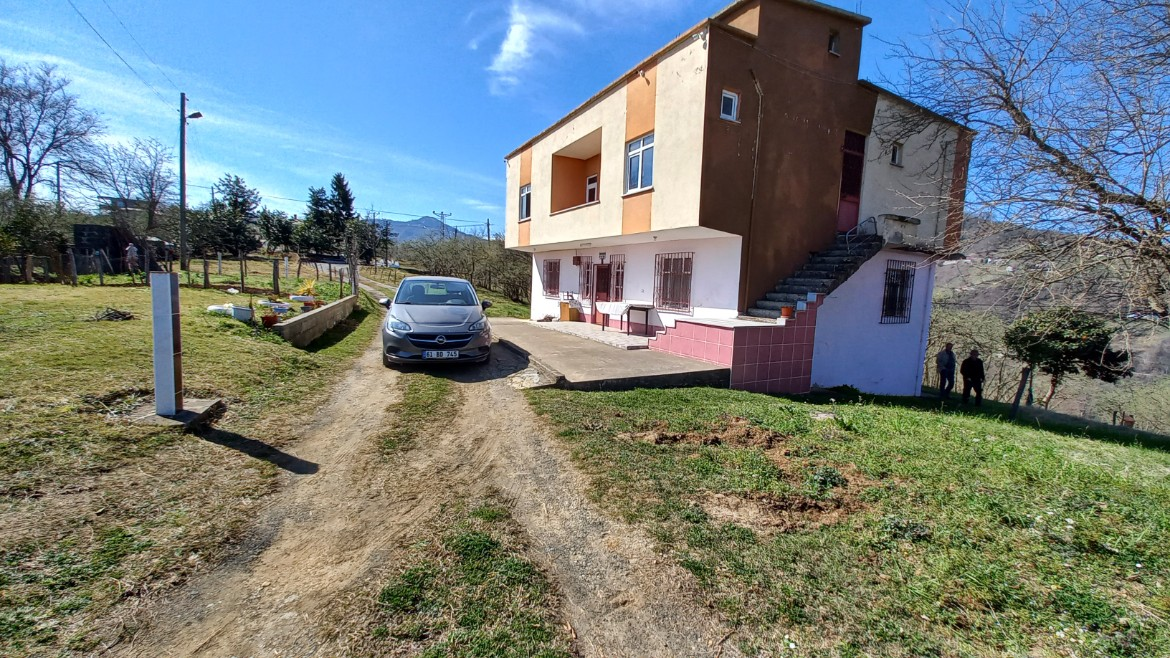 BEŞİKDÜZÜ VARDALLI'DA SATILIK 8.200 M2 BAHÇE