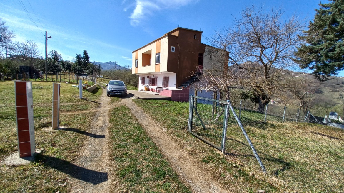 BEŞİKDÜZÜ VARDALLI'DA SATILIK 8.200 M2 BAHÇE