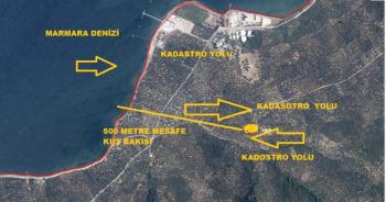 DENİZ MANZARALI – DÜZ ARAZİ – RESMİ KADASTRO YOLU GEÇİYOR – TEK TAPU