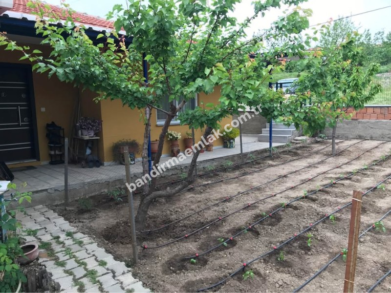 Balıkesir Gönen'de Müstakil Bahçeli 3+1 Verandalı Sakin Huzurlu Köy Evi