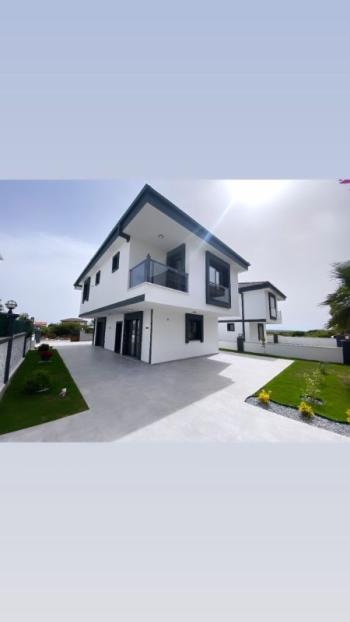 Satılık Efeler Mahallesin de Ak Deniz Sitesi Mevkiin 3+1 Ayrı Mutfak Havuzlu Otoparklı Bahçeli EK-1268