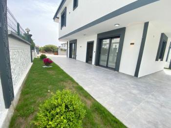 Satılık Efeler Mahallesin de Ak Deniz Sitesi Mevkiin 3+1 Ayrı Mutfak Havuzlu Otoparklı Bahçeli EK-1268