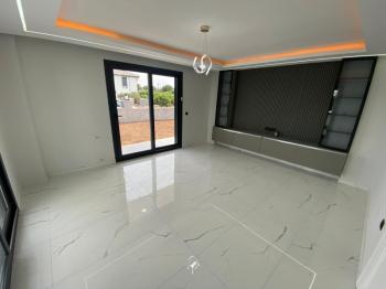 Satılık Efeler Mahallesin de Ak Deniz Sitesi Mevkiin 3+1 Ayrı Mutfak Havuzlu Otoparklı Bahçeli EK-1268