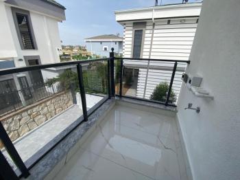 Satılık Efeler Mahallesin de Ak Deniz Sitesi Mevkiin 3+1 Ayrı Mutfak Havuzlu Otoparklı Bahçeli EK-1268