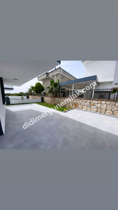 Satılık Efeler Mahallesin de Ak Deniz Sitesi Mevkiin 3+1 Ayrı Mutfak Havuzlu Otoparklı Bahçeli EK-1268