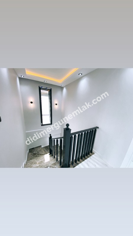 Satılık Efeler Mahallesin de Ak Deniz Sitesi Mevkiin 3+1 Ayrı Mutfak Havuzlu Otoparklı Bahçeli EK-1268