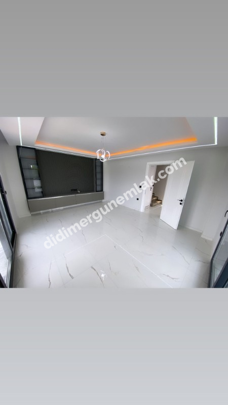 Satılık Efeler Mahallesin de Ak Deniz Sitesi Mevkiin 3+1 Ayrı Mutfak Havuzlu Otoparklı Bahçeli EK-1268