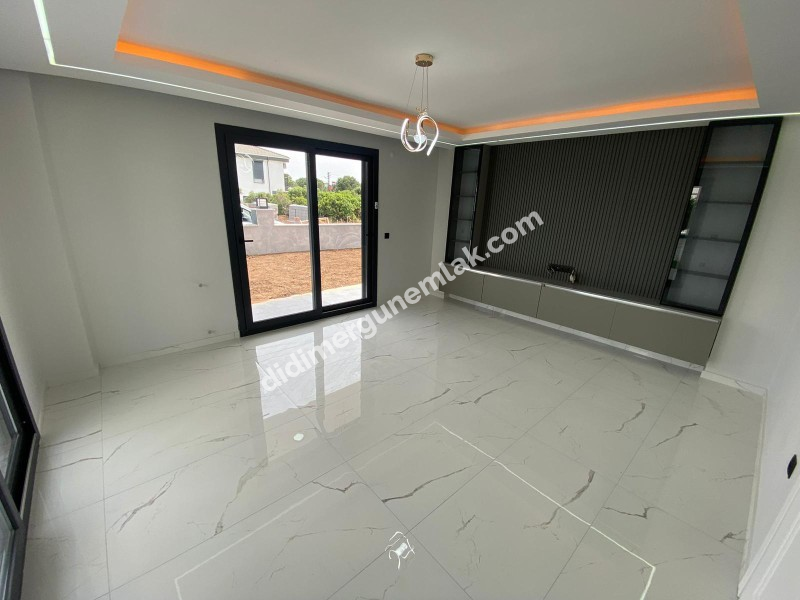 Satılık Efeler Mahallesin de Ak Deniz Sitesi Mevkiin 3+1 Ayrı Mutfak Havuzlu Otoparklı Bahçeli EK-1268