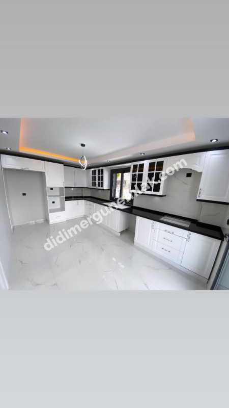 Satılık Efeler Mahallesin de Ak Deniz Sitesi Mevkiin 3+1 Ayrı Mutfak Havuzlu Otoparklı Bahçeli EK-1268