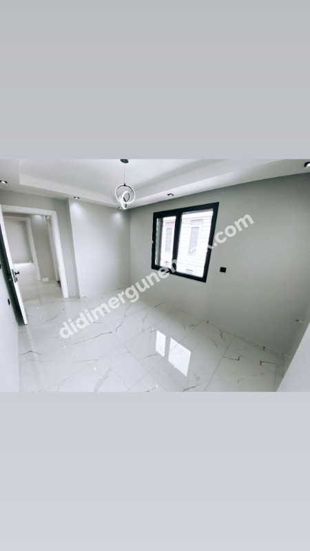 Satılık Efeler Mahallesin de Ak Deniz Sitesi Mevkiin 3+1 Ayrı Mutfak Havuzlu Otoparklı Bahçeli EK-1268