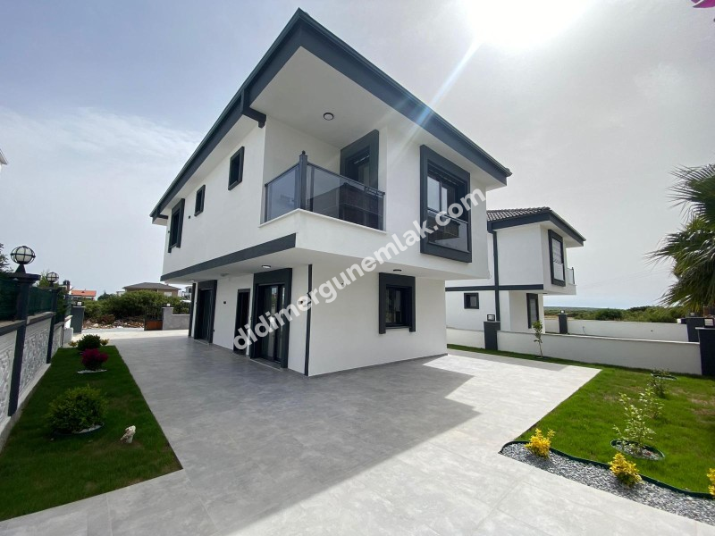 Satılık Efeler Mahallesin de Ak Deniz Sitesi Mevkiin 3+1 Ayrı Mutfak Havuzlu Otoparklı Bahçeli EK-1268
