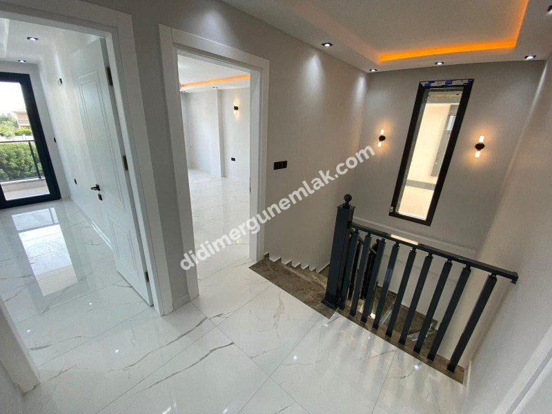 Satılık Efeler Mahallesin de Ak Deniz Sitesi Mevkiin 3+1 Ayrı Mutfak Havuzlu Otoparklı Bahçeli EK-1268