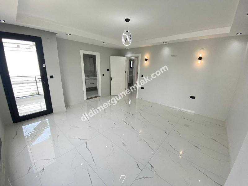 Satılık Efeler Mahallesin de Ak Deniz Sitesi Mevkiin 3+1 Ayrı Mutfak Havuzlu Otoparklı Bahçeli EK-1268