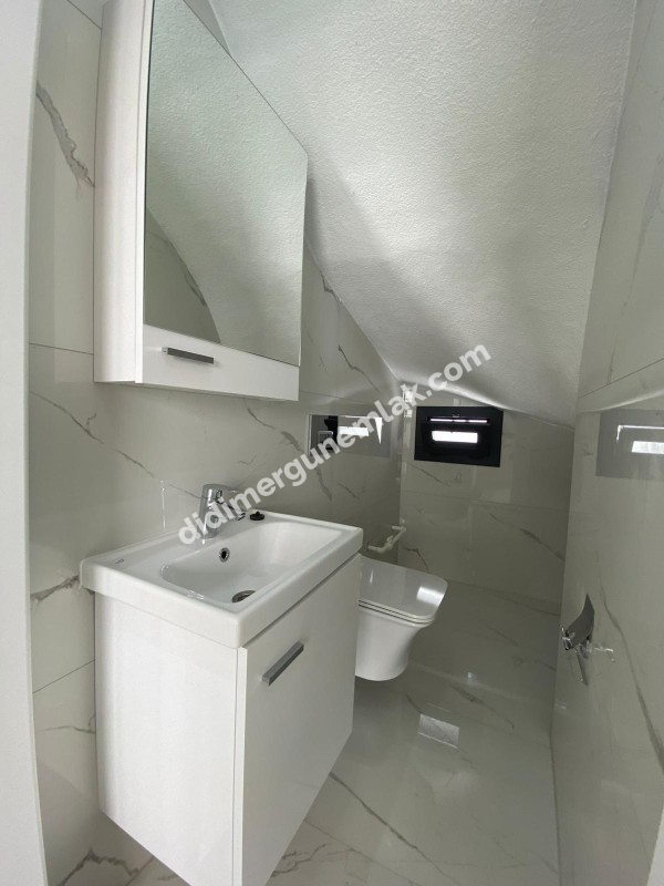 Satılık Efeler Mahallesin de Ak Deniz Sitesi Mevkiin 3+1 Ayrı Mutfak Havuzlu Otoparklı Bahçeli EK-1268