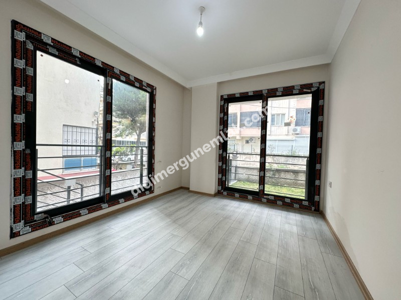 EFELER MAHALLESİN DE KÖŞE BAŞI SIFIR YAPI 1+1 SAILIK DAİRE  ( EK : 1274)