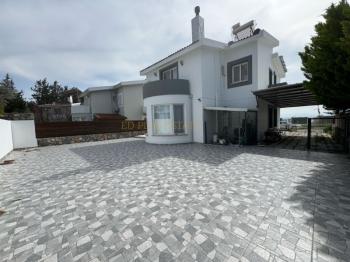 Girne Boğaz Bölgesinde Satılık 3+1 VİLLA 