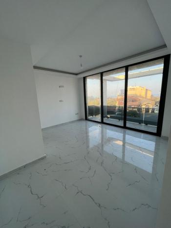 Girne Lapta Bölgesinde Satılık 3+1 HAVUZLU VİLLA