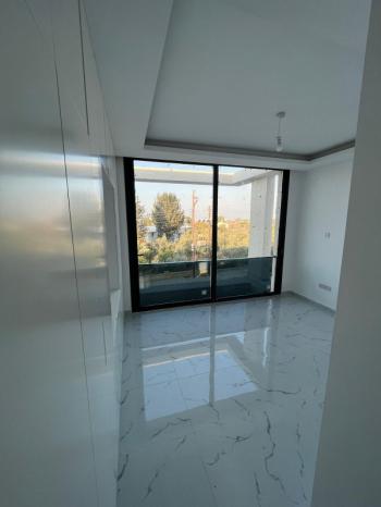 Girne Lapta Bölgesinde Satılık 3+1 HAVUZLU VİLLA